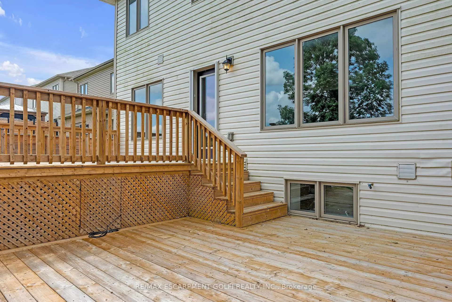 Photo 39 of 8561 Dogwood Crescent, Niagara Falls, Brown — HOMEH