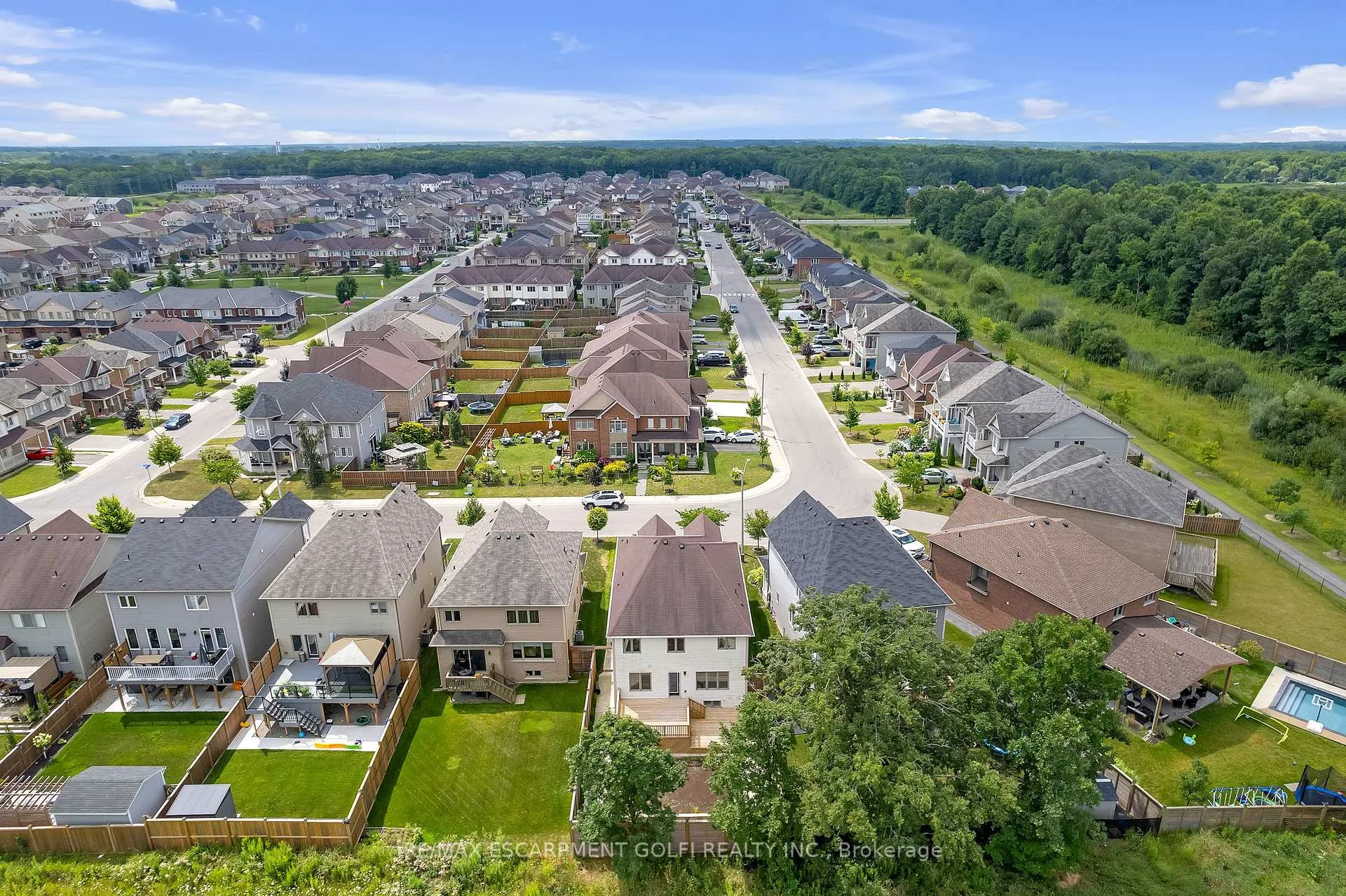 Photo 40 of 8561 Dogwood Crescent, Niagara Falls, Brown — HOMEH
