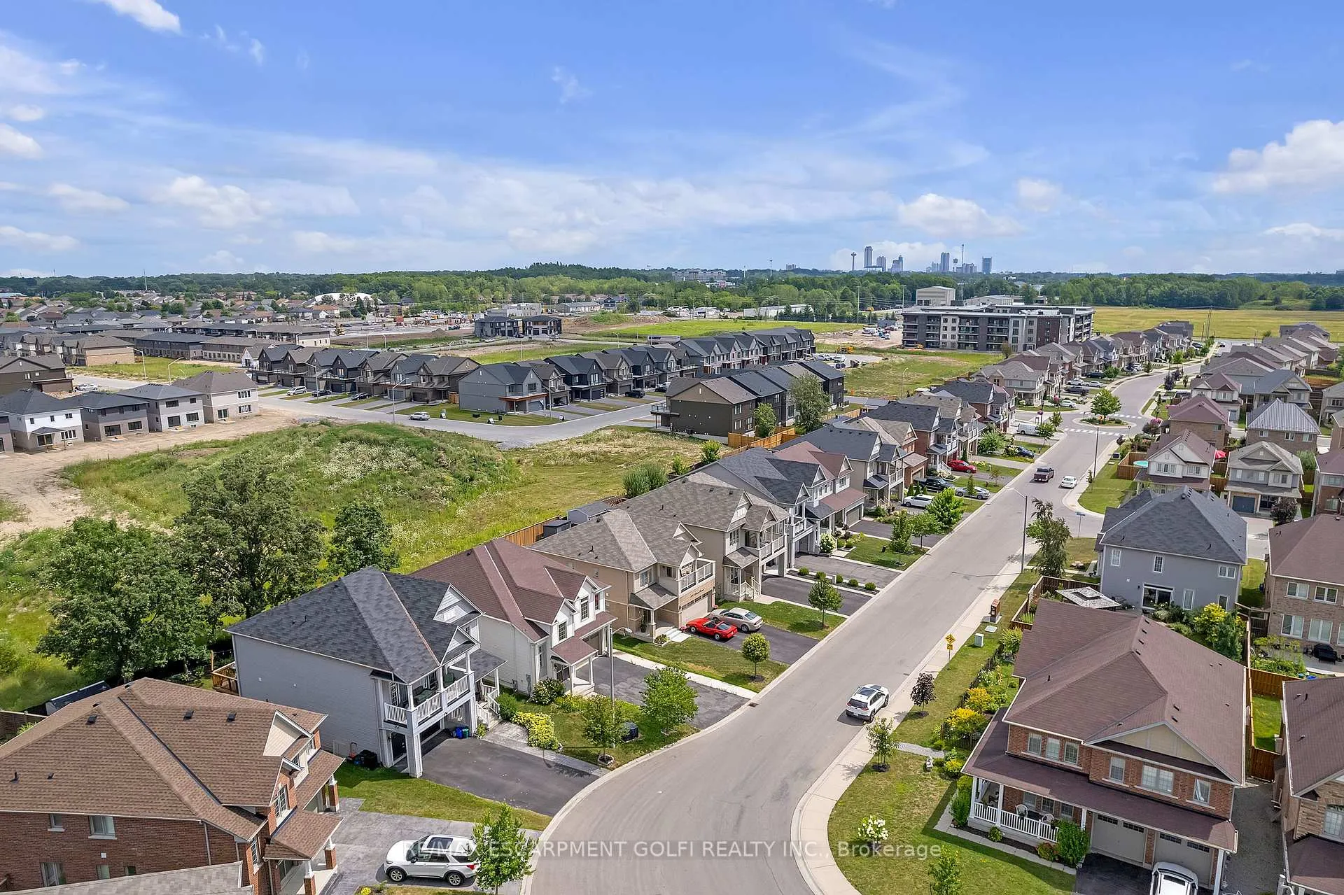 Photo 41 of 8561 Dogwood Crescent, Niagara Falls, Brown — HOMEH