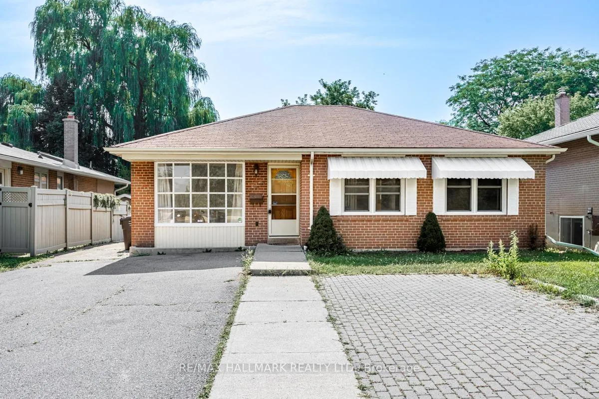 Front of Unit LOWER, 2112 Truscott Drive