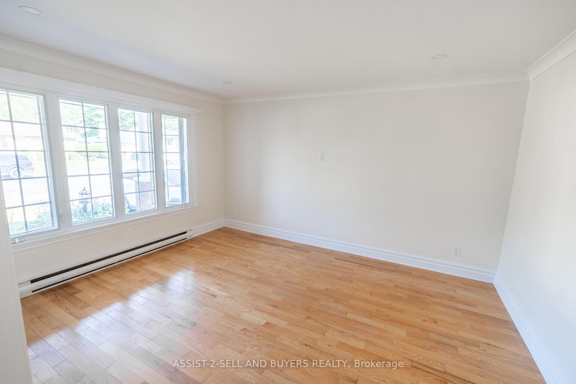 Photo 6 of 862 Dundee Avenue, Cornwall — HOMEH