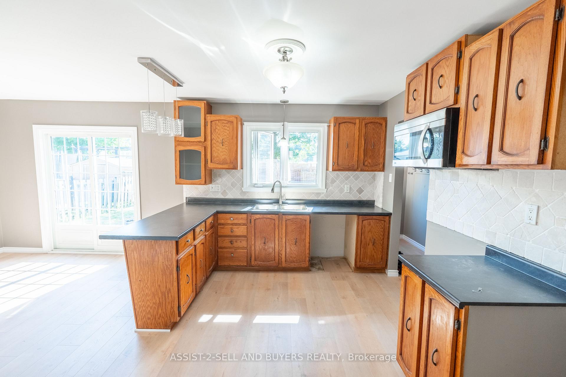 Photo 7 of 862 Dundee Avenue, Cornwall — HOMEH