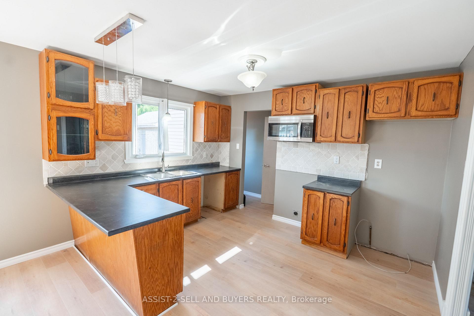 Photo 8 of 862 Dundee Avenue, Cornwall — HOMEH