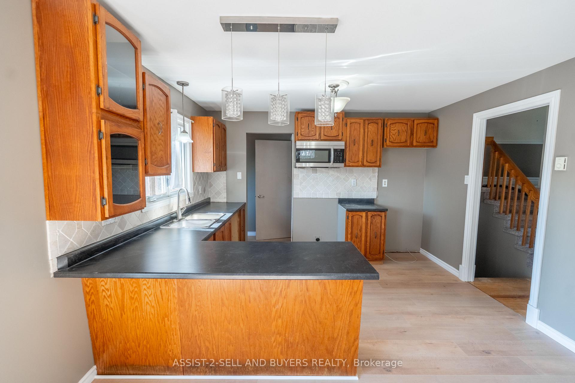 Photo 10 of 862 Dundee Avenue, Cornwall — HOMEH