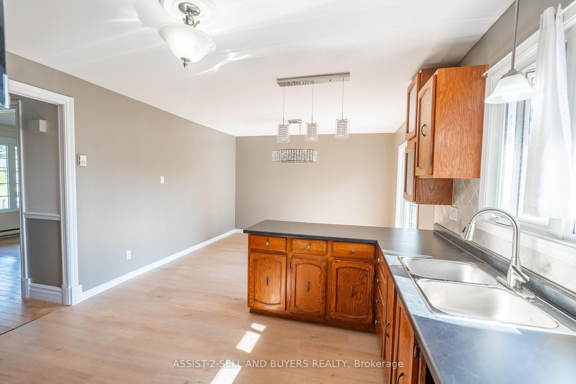 Photo 11 of 862 Dundee Avenue, Cornwall — HOMEH