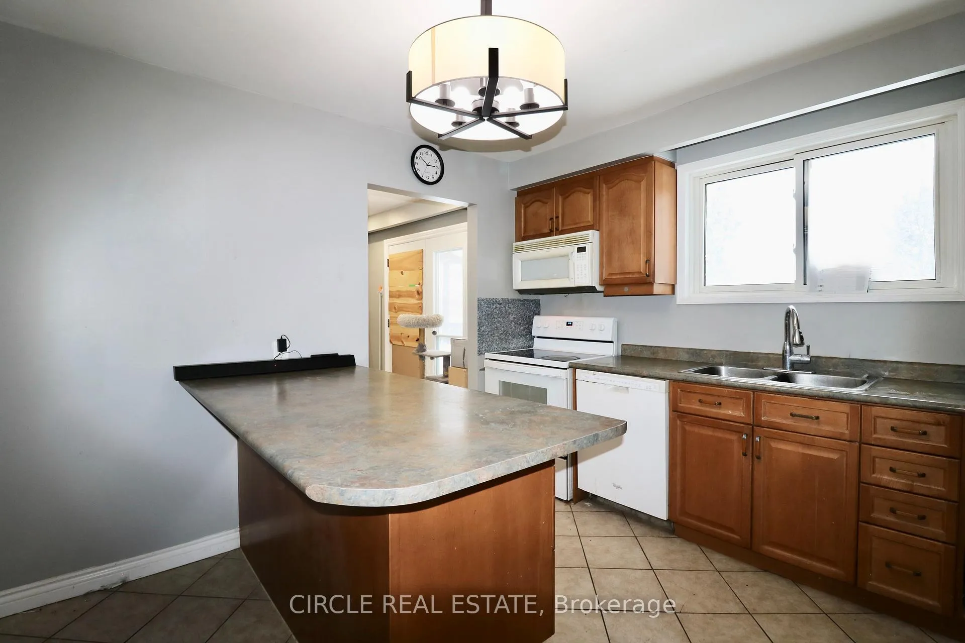 Photo 9 of 14 College Crescent, Barrie, Grove East — HOMEH