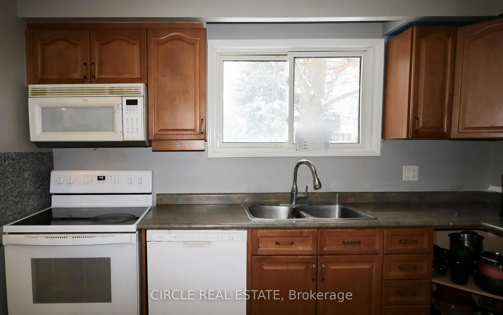 Photo 10 of 14 College Crescent, Barrie, Grove East — HOMEH