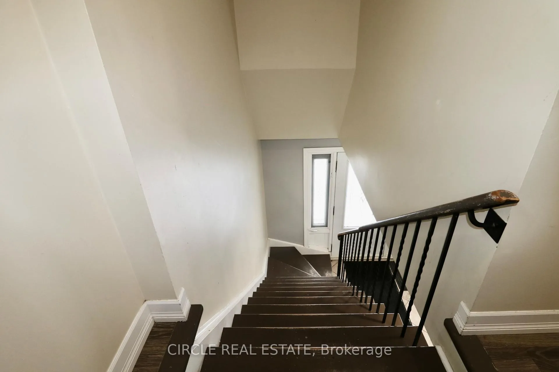 Photo 12 of 14 College Crescent, Barrie, Grove East — HOMEH