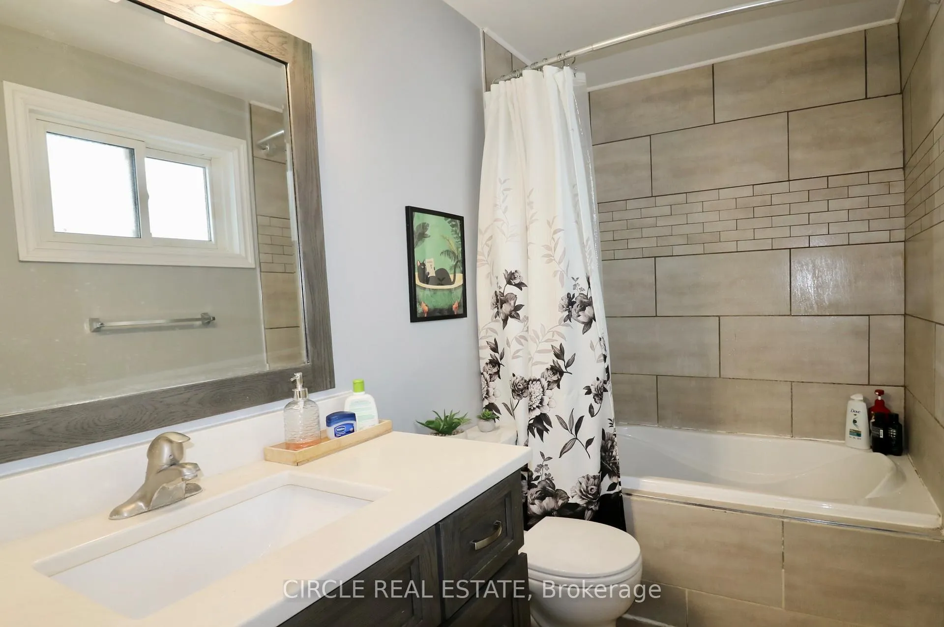 Photo 15 of 14 College Crescent, Barrie, Grove East — HOMEH
