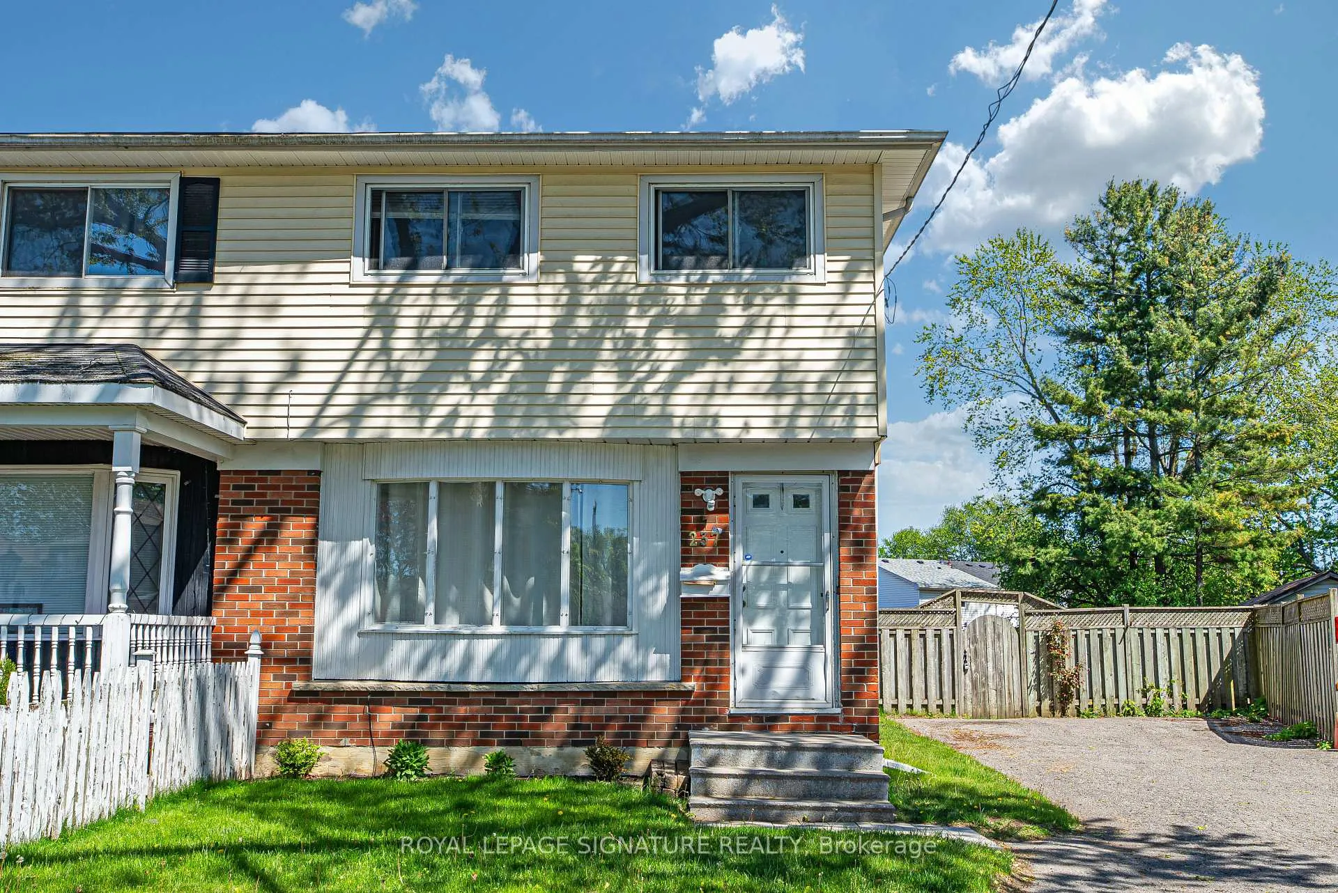 Photo 2 of 237 Barkley Crescent, Oshawa, Vanier — HOMEH
