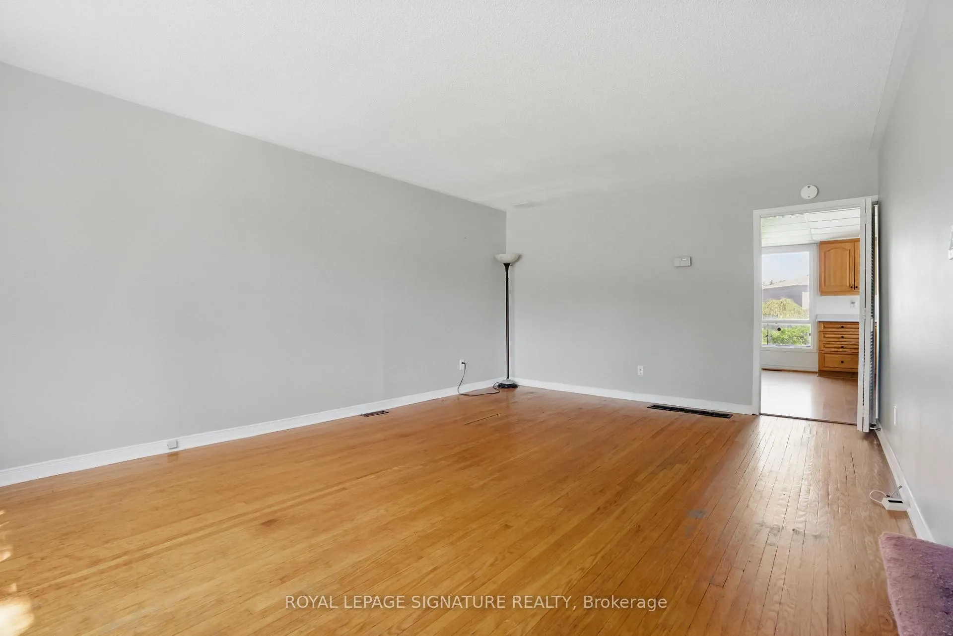 Photo 5 of 237 Barkley Crescent, Oshawa, Vanier — HOMEH