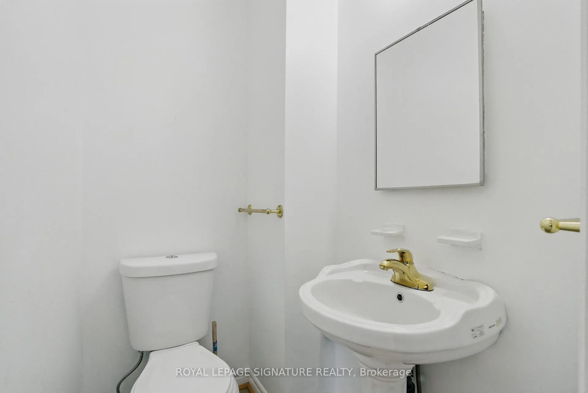 Photo 9 of 237 Barkley Crescent, Oshawa, Vanier — HOMEH