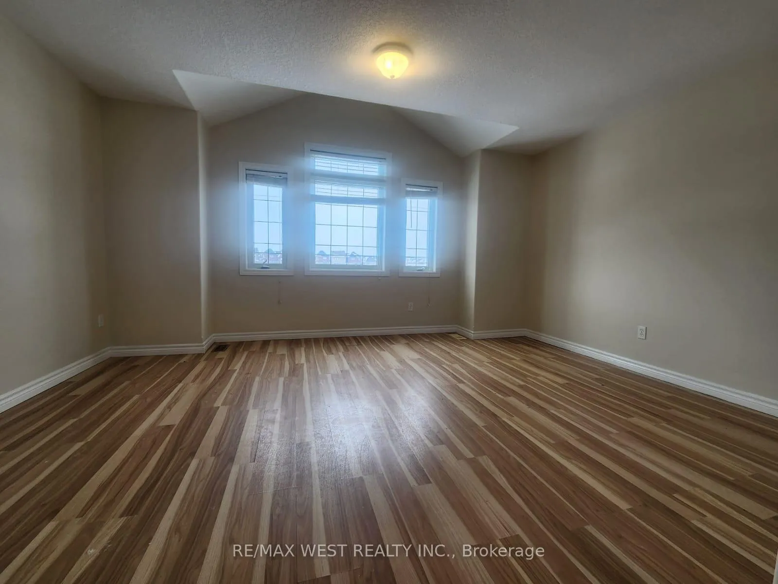 Photo 25 of 213 King Street S, New Tecumseth, Alliston — HOMEH