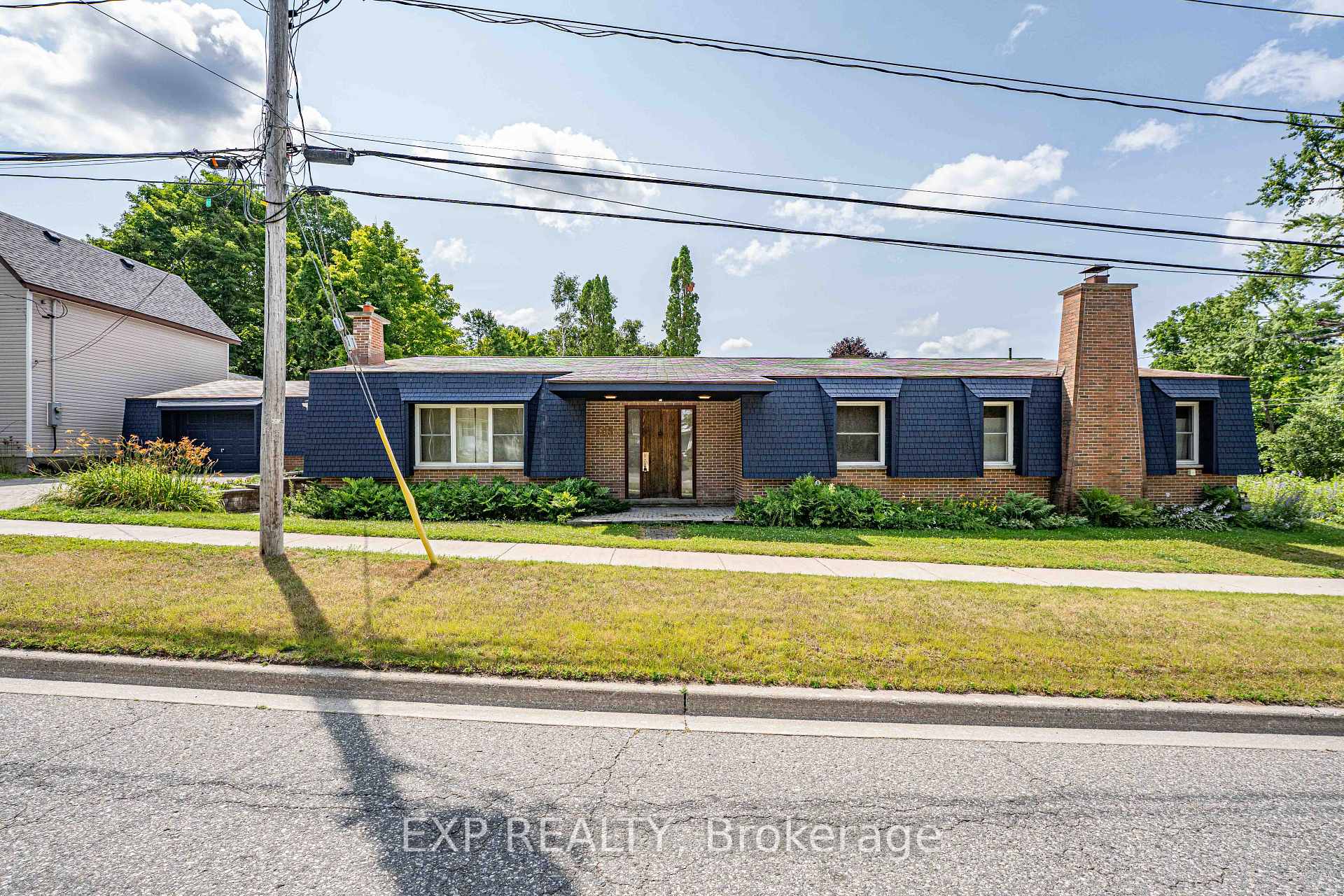 Photo 1 of 395 Brown Street, Gravenhurst, Muskoka (S) — HOMEH