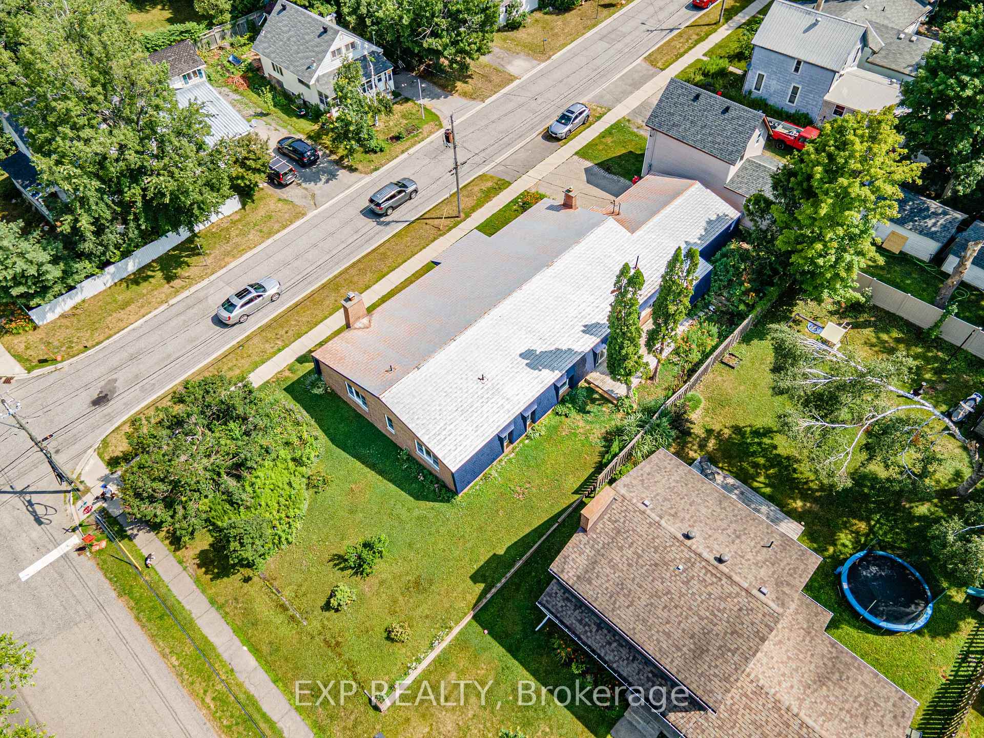 Photo 4 of 395 Brown Street, Gravenhurst, Muskoka (S) — HOMEH