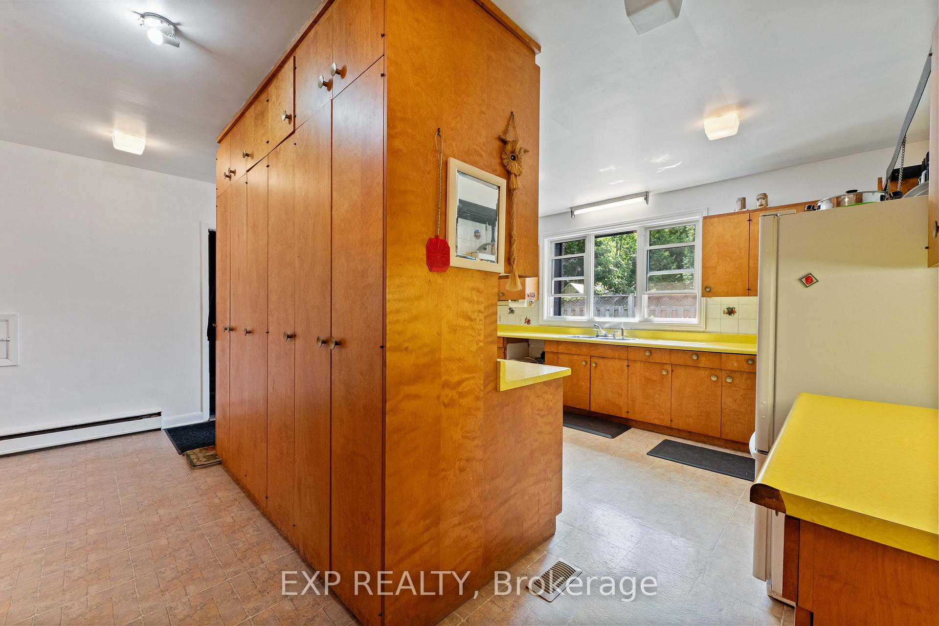 Photo 10 of 395 Brown Street, Gravenhurst, Muskoka (S) — HOMEH