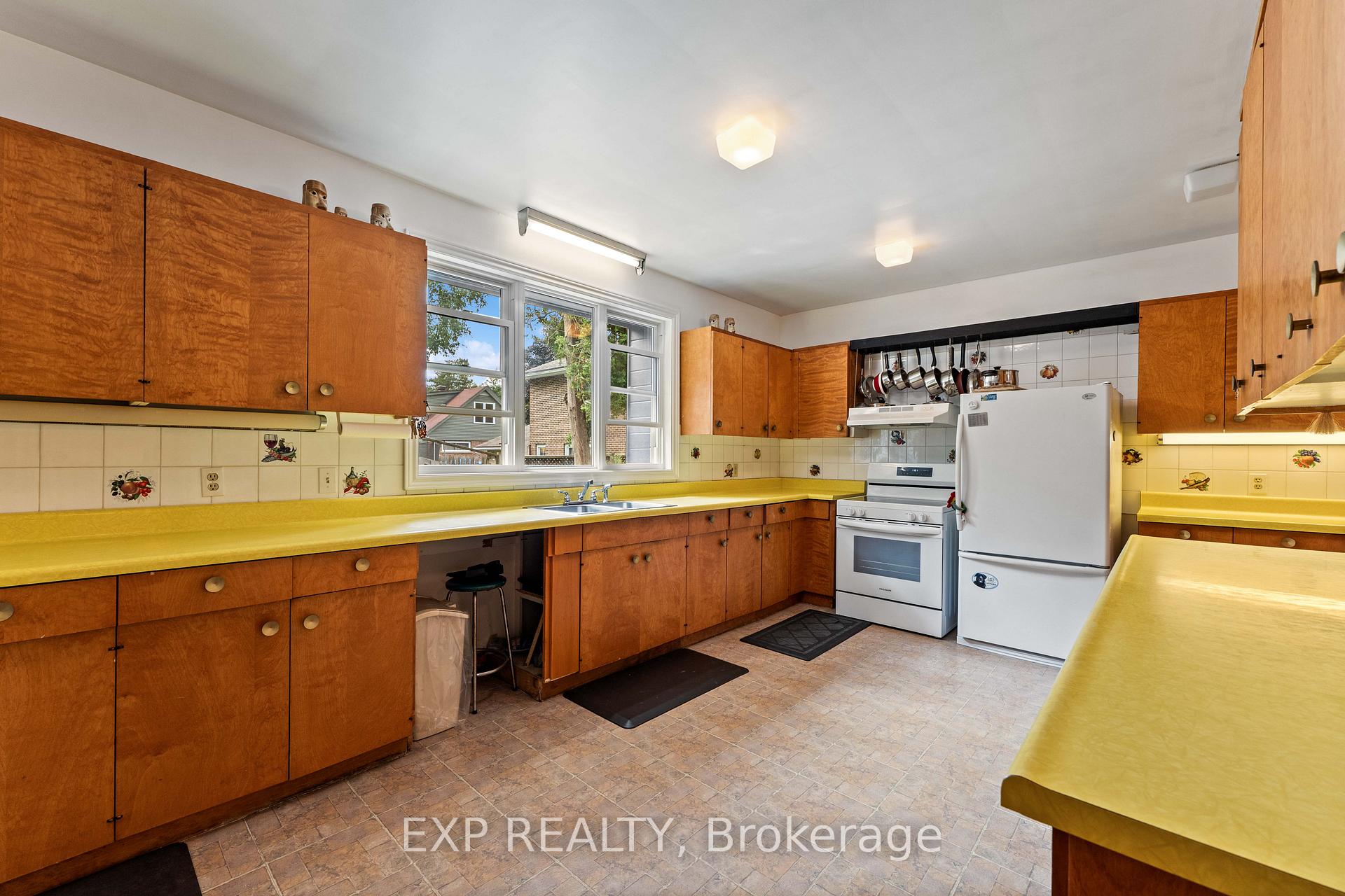 Photo 12 of 395 Brown Street, Gravenhurst, Muskoka (S) — HOMEH
