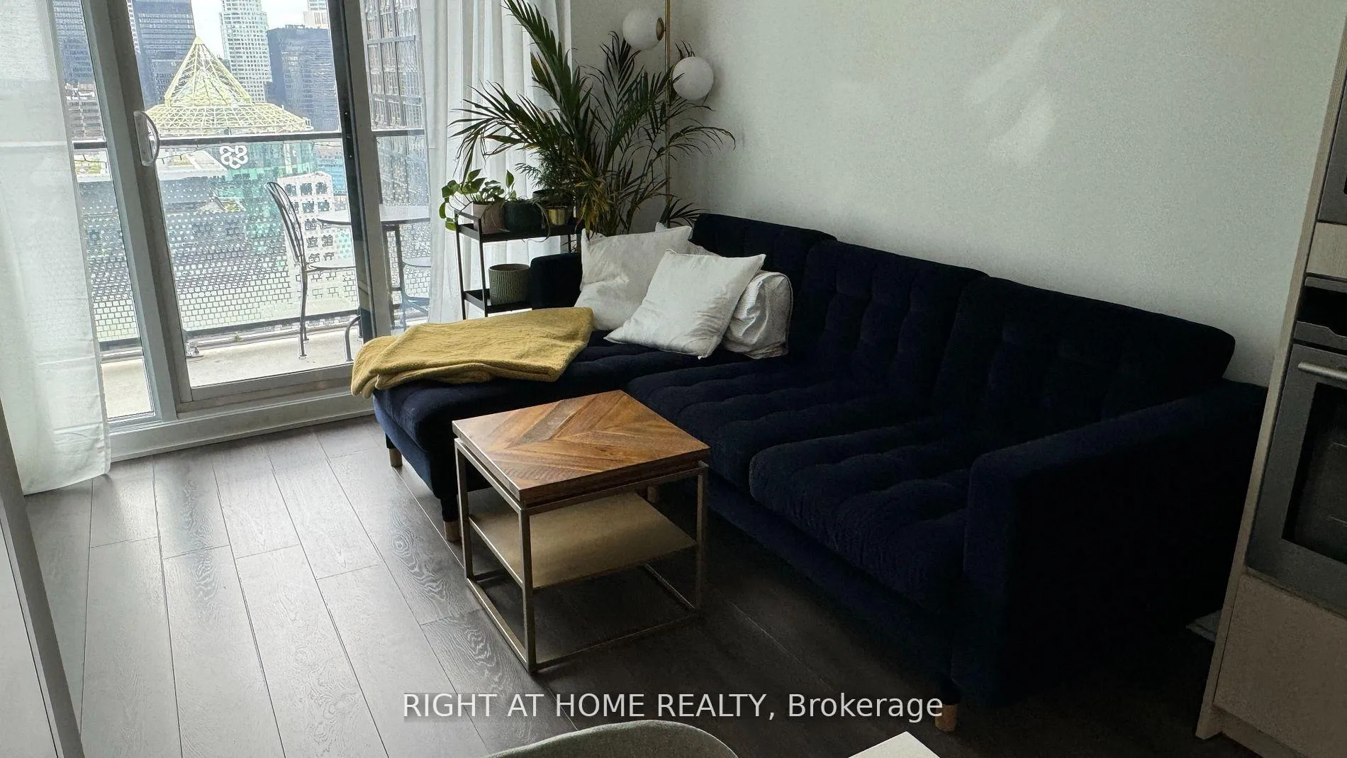 Photo 4 of Unit 4601, 115 Blue Jays Way, Toronto, Waterfront Communities — HOMEH