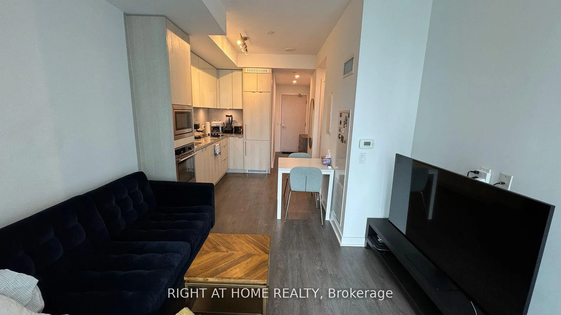 Photo 5 of Unit 4601, 115 Blue Jays Way, Toronto, Waterfront Communities — HOMEH