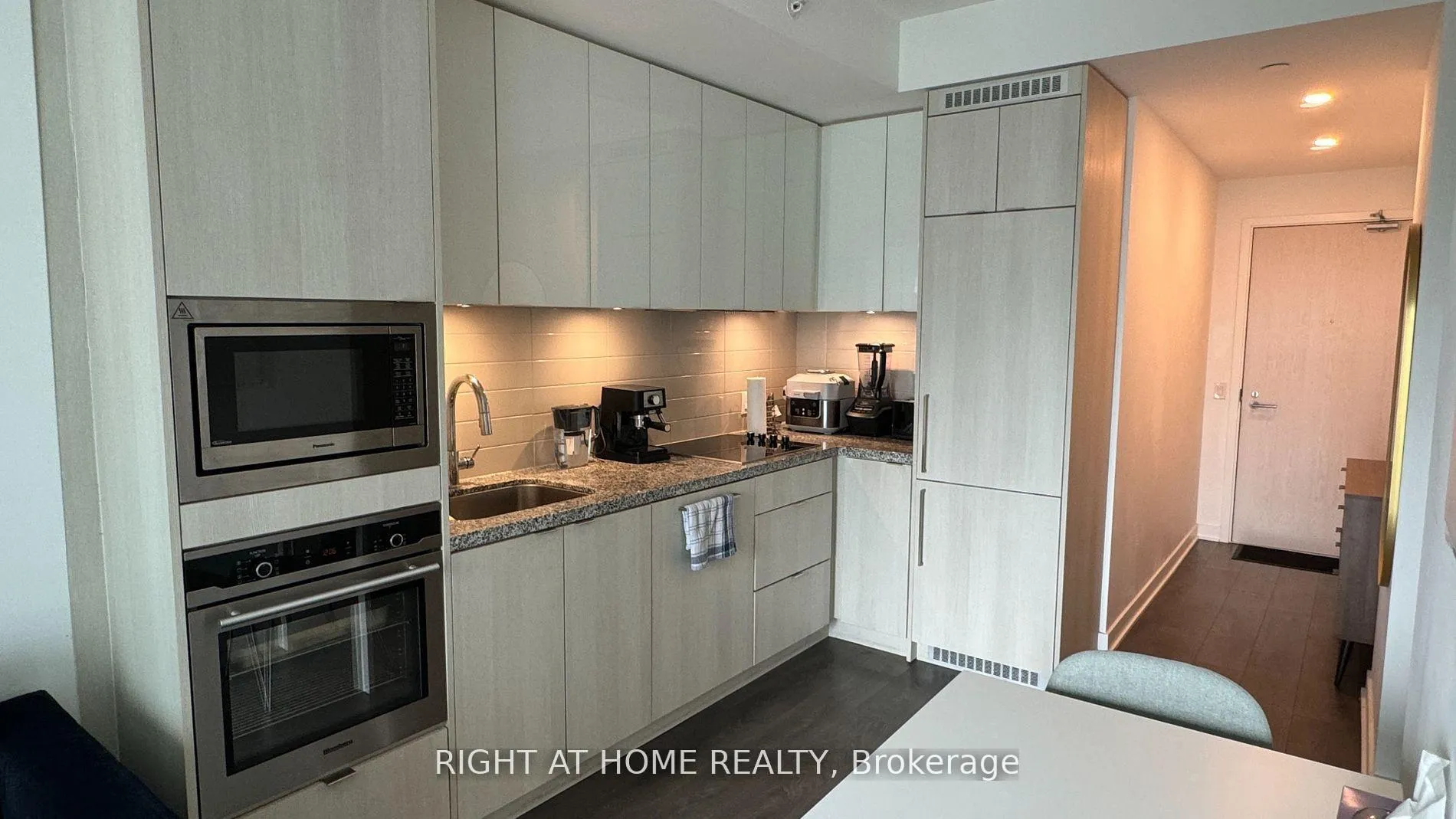 Photo 6 of Unit 4601, 115 Blue Jays Way, Toronto, Waterfront Communities — HOMEH