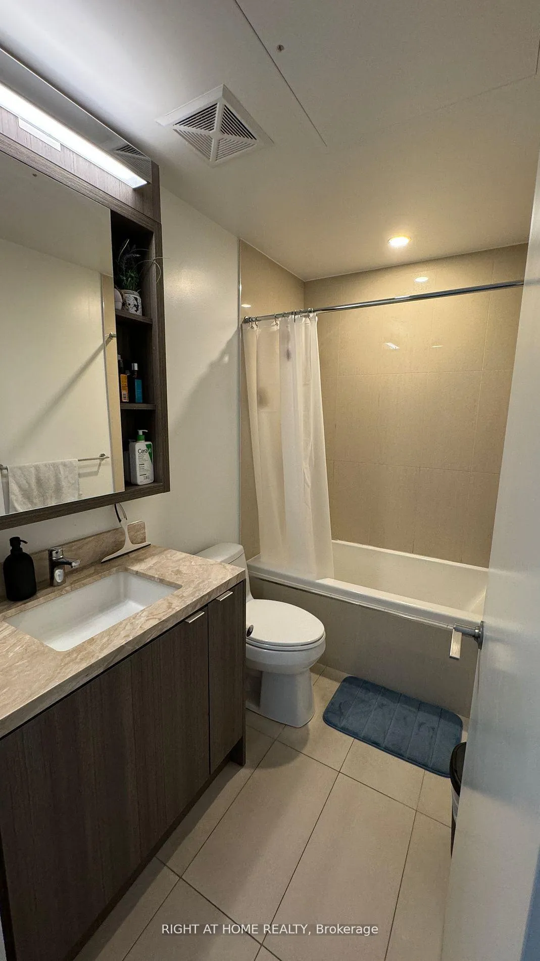 Photo 9 of Unit 4601, 115 Blue Jays Way, Toronto, Waterfront Communities — HOMEH