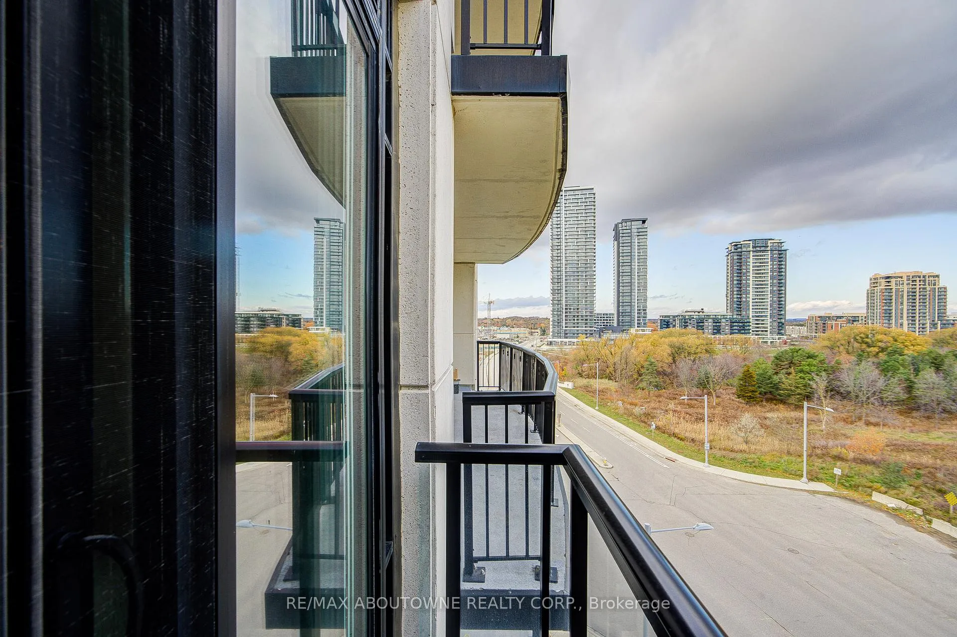 Photo 37 of Unit 609, 151 Upper Duke Crescent, Markham, Unionville — HOMEH