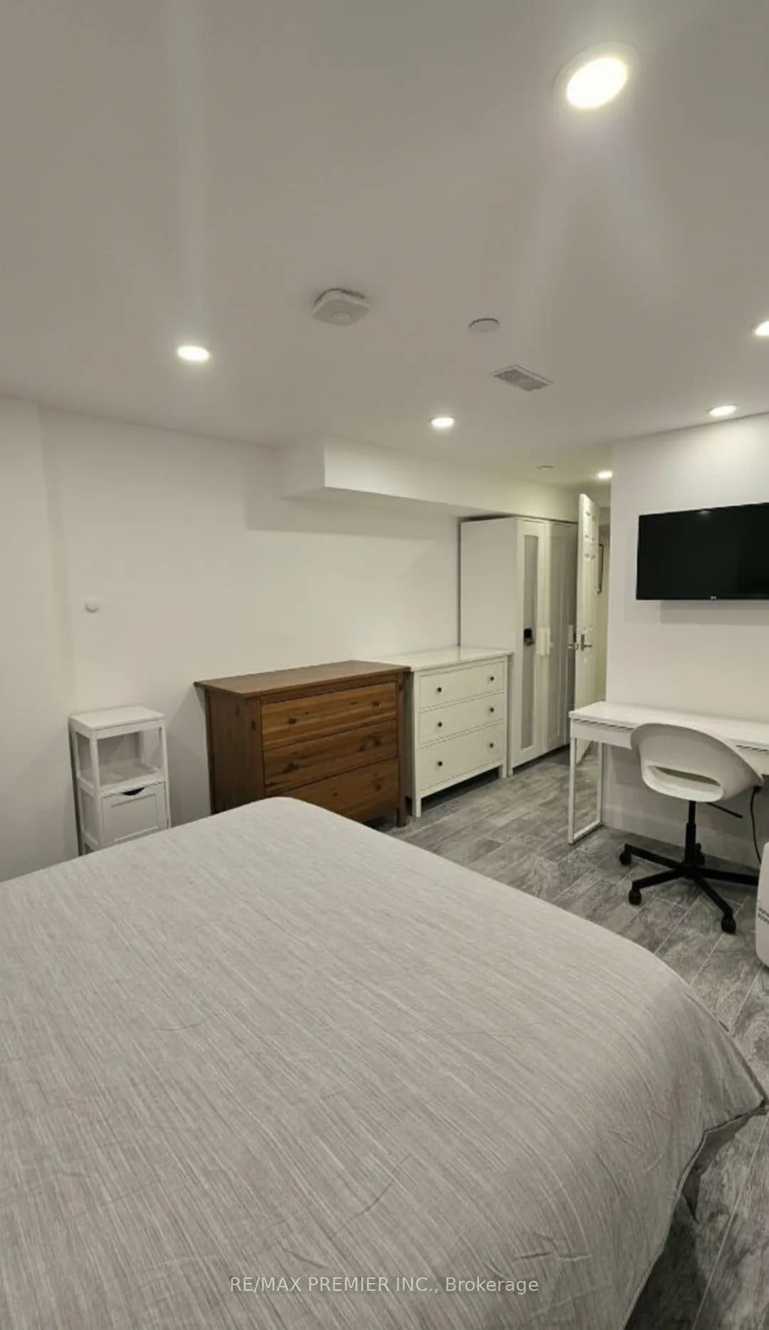 Photo 7 of Unit B, 29 Rusholme Road, Toronto, Little Portugal — HOMEH