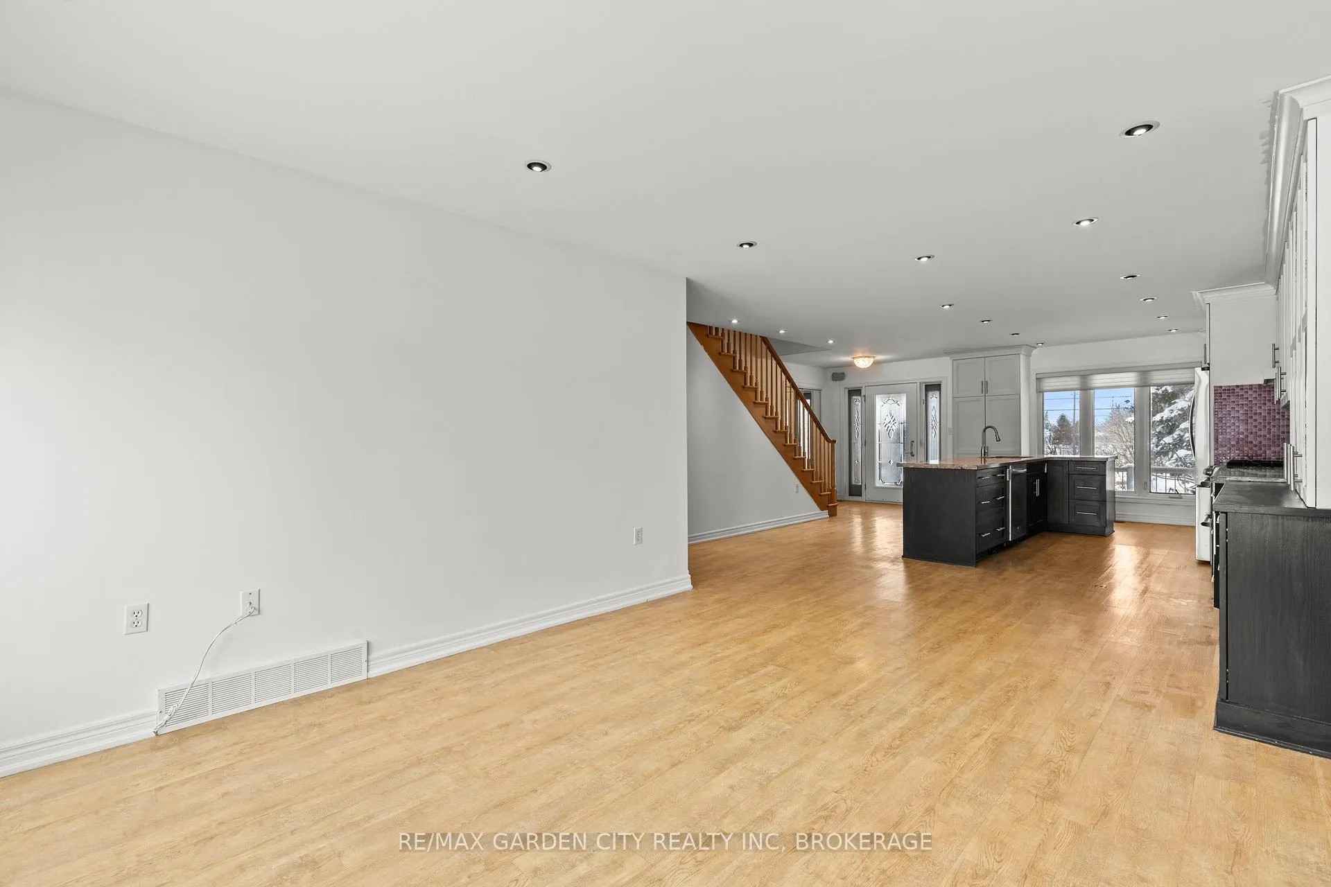 Photo 10 of Unit 1, 101 Moffatt Street, St. Catharines, Oakdale — HOMEH
