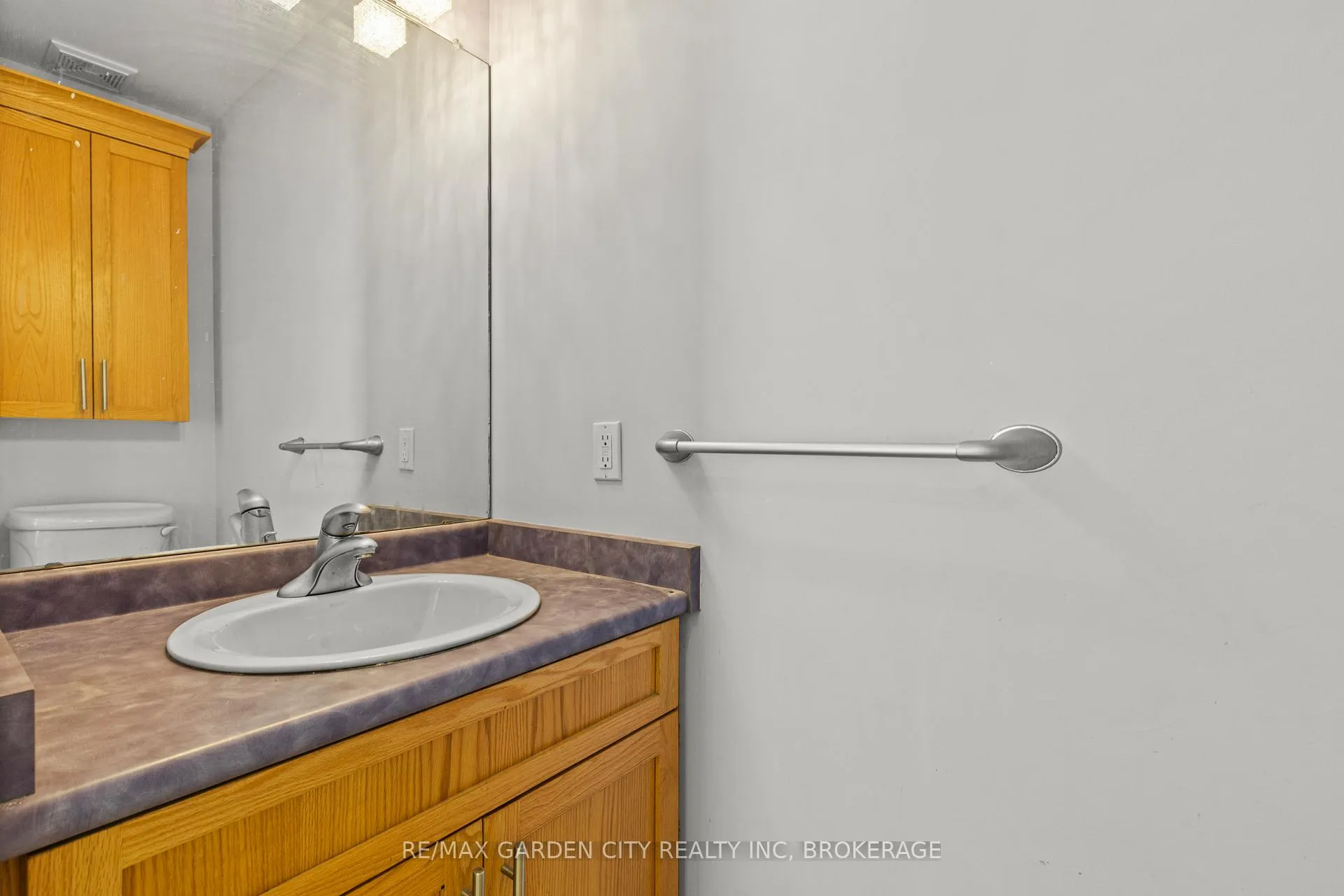 Photo 12 of Unit 1, 101 Moffatt Street, St. Catharines, Oakdale — HOMEH