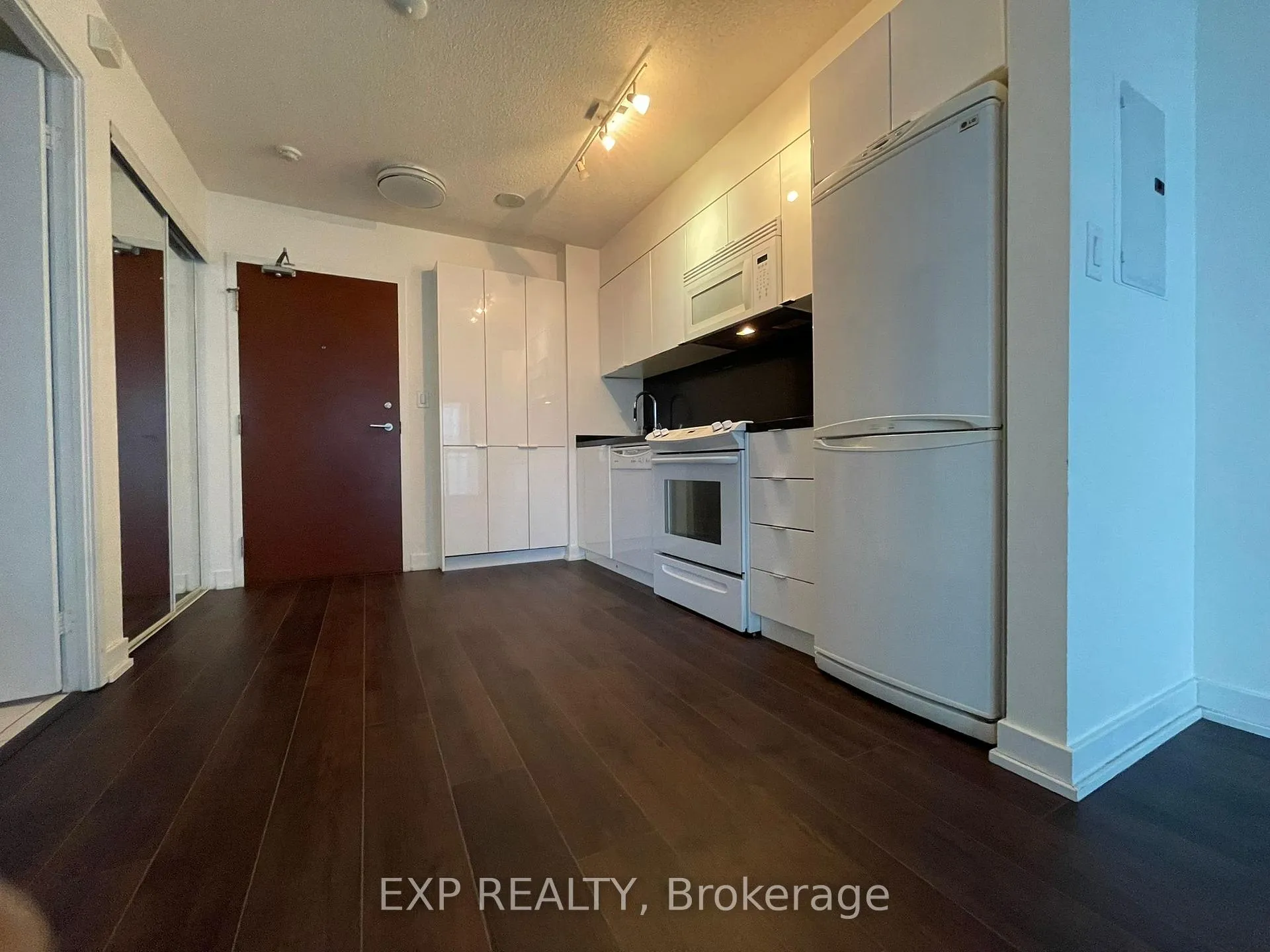 Photo 2 of Unit 2610, 15 Iceboat Terrace, Toronto, Waterfront Communities — HOMEH