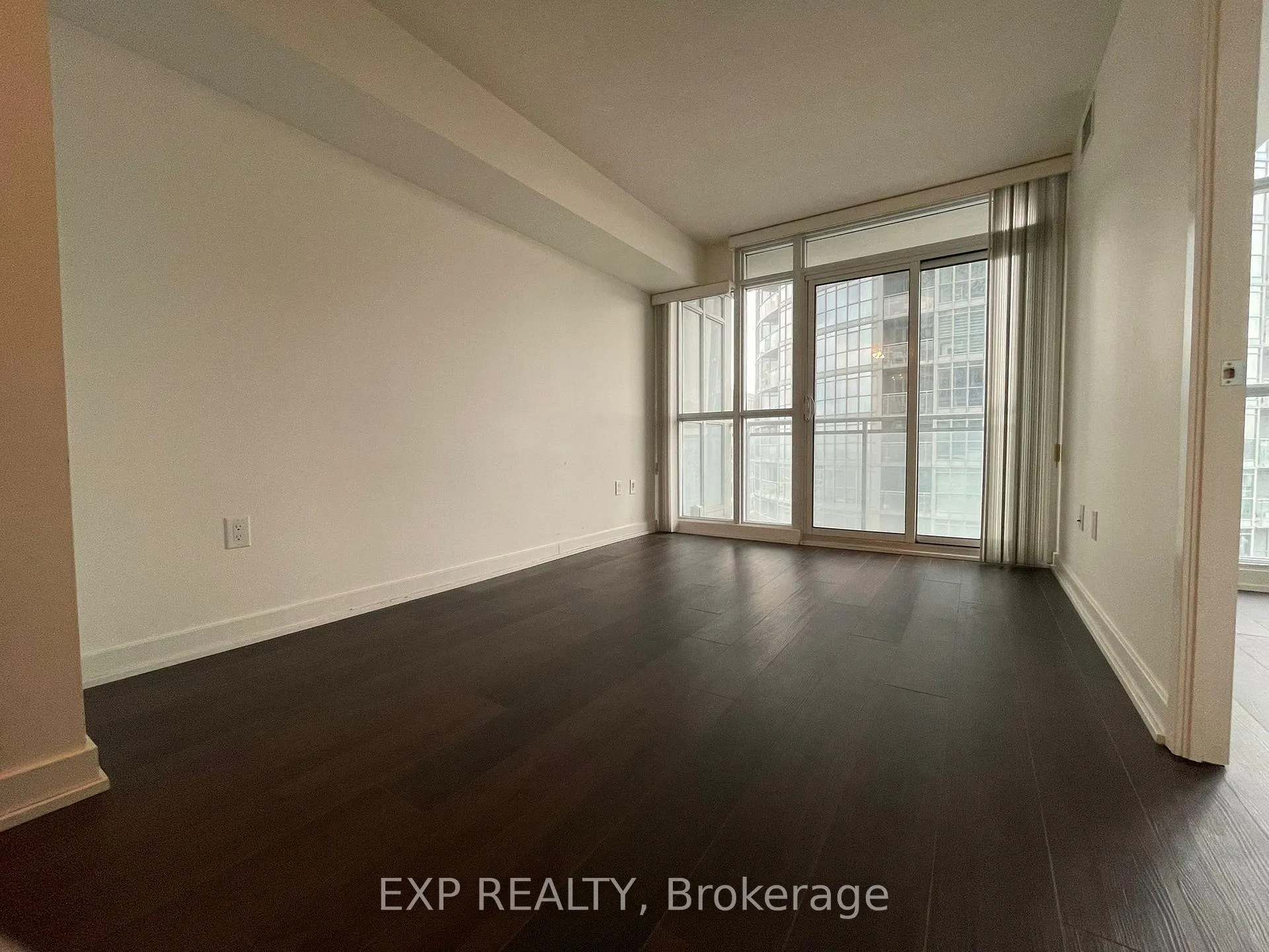 Photo 3 of Unit 2610, 15 Iceboat Terrace, Toronto, Waterfront Communities — HOMEH