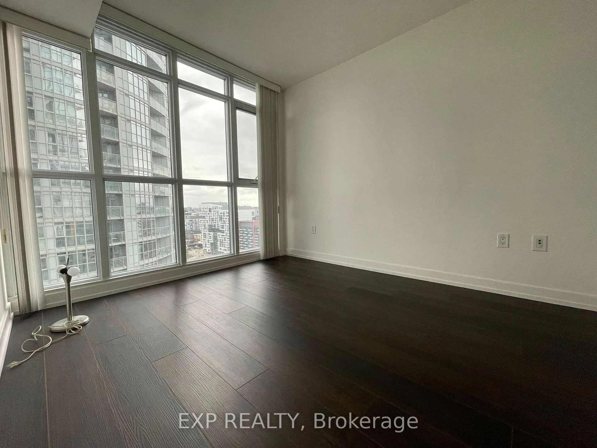 Photo 4 of Unit 2610, 15 Iceboat Terrace, Toronto, Waterfront Communities — HOMEH