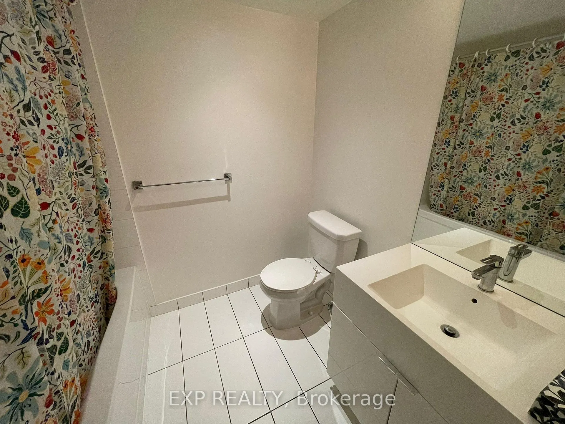Photo 5 of Unit 2610, 15 Iceboat Terrace, Toronto, Waterfront Communities — HOMEH