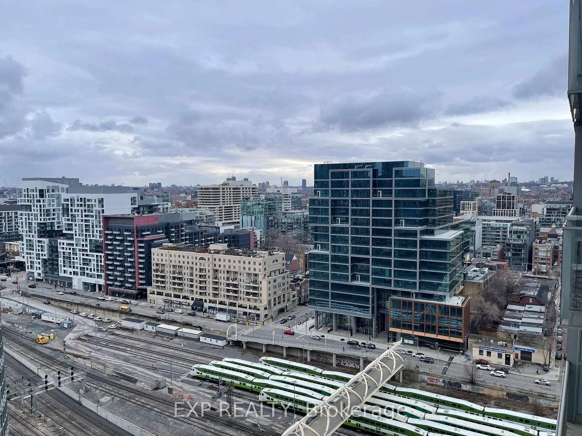 Photo 6 of Unit 2610, 15 Iceboat Terrace, Toronto, Waterfront Communities — HOMEH