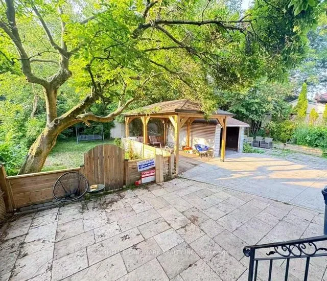 Photo 9 of Unit 2nd floor one room, 166 Chaplin Crescent, Toronto, Forest Hill South — HOMEH