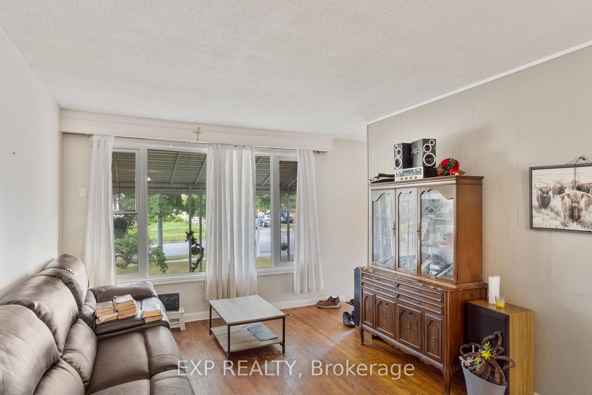 Photo 7 of 52 Burcher Road, Ajax, South East — HOMEH