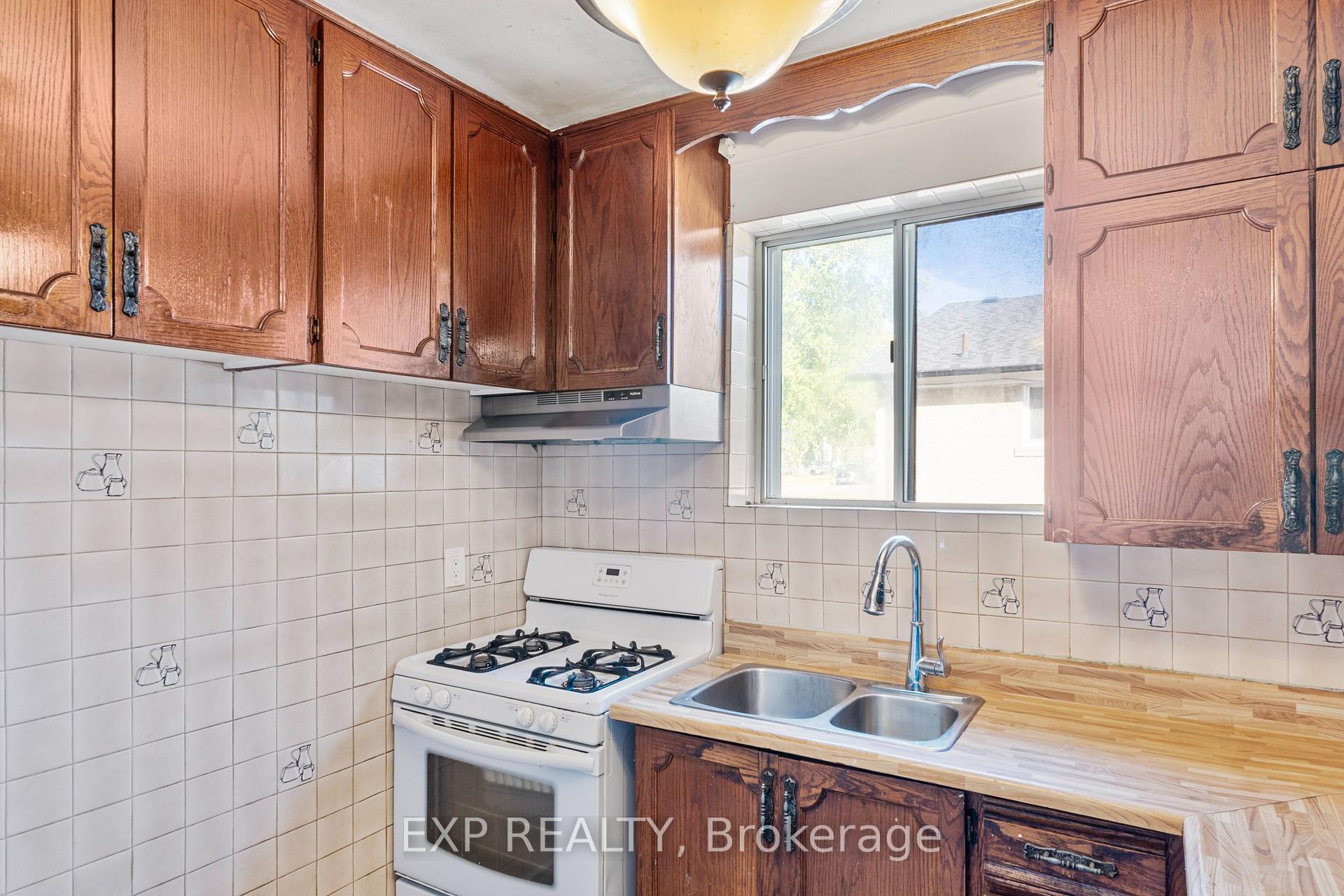 Photo 13 of 52 Burcher Road, Ajax, South East — HOMEH