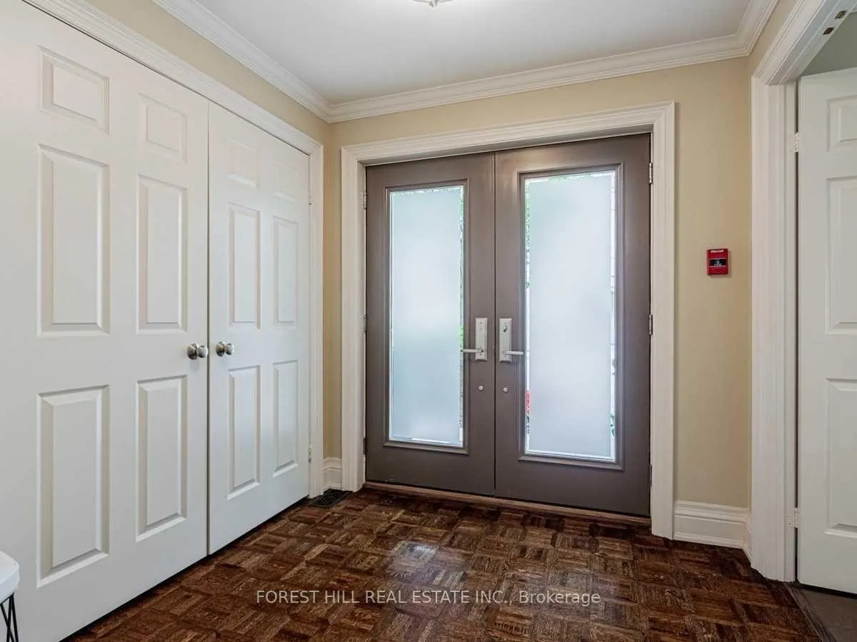 Photo 3 of 49 Lower Village Gate, Toronto, Forest Hill South — HOMEH