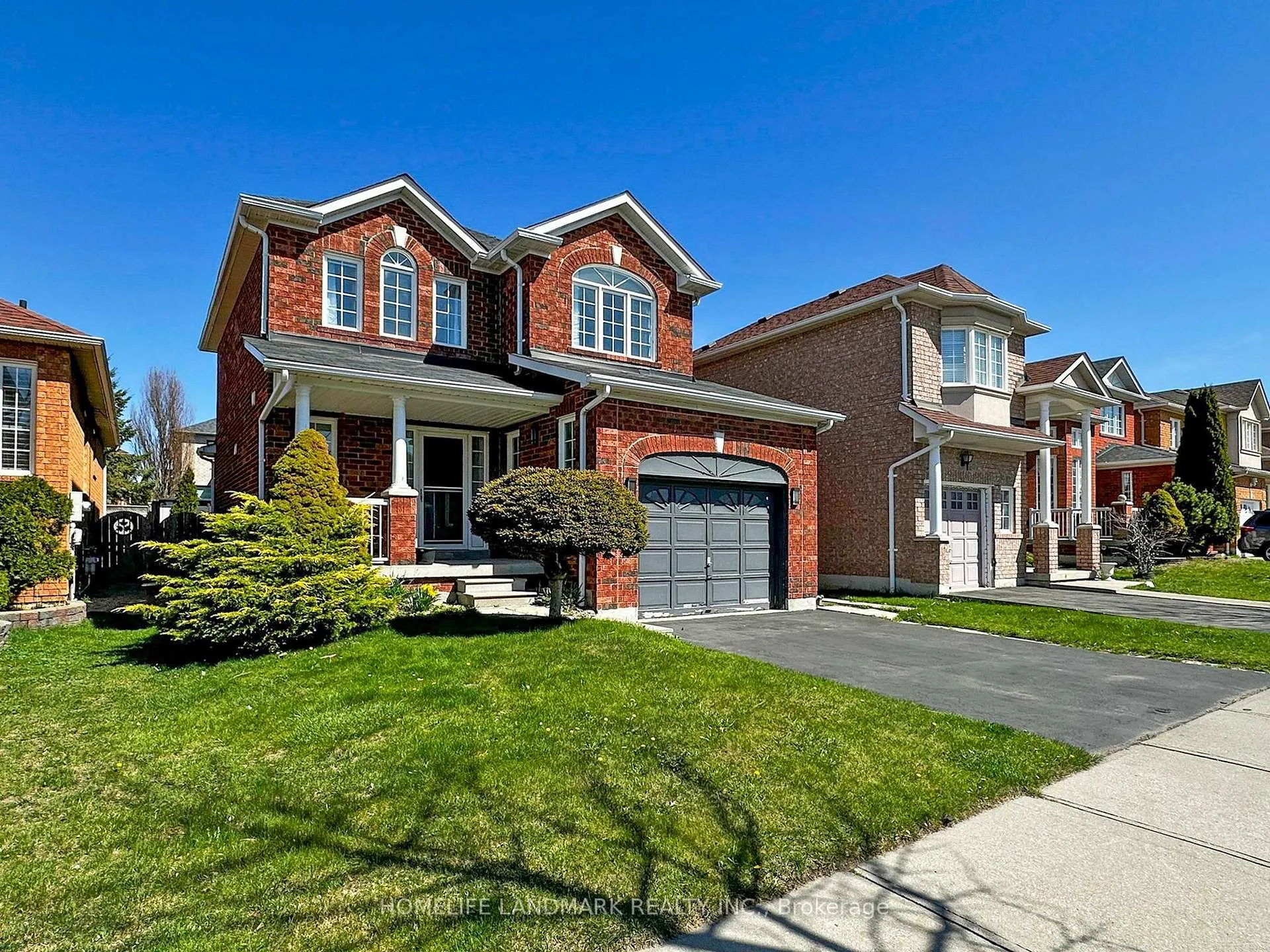 Photo 2 of 10 Lacroix Court, Whitby, Taunton North — HOMEH