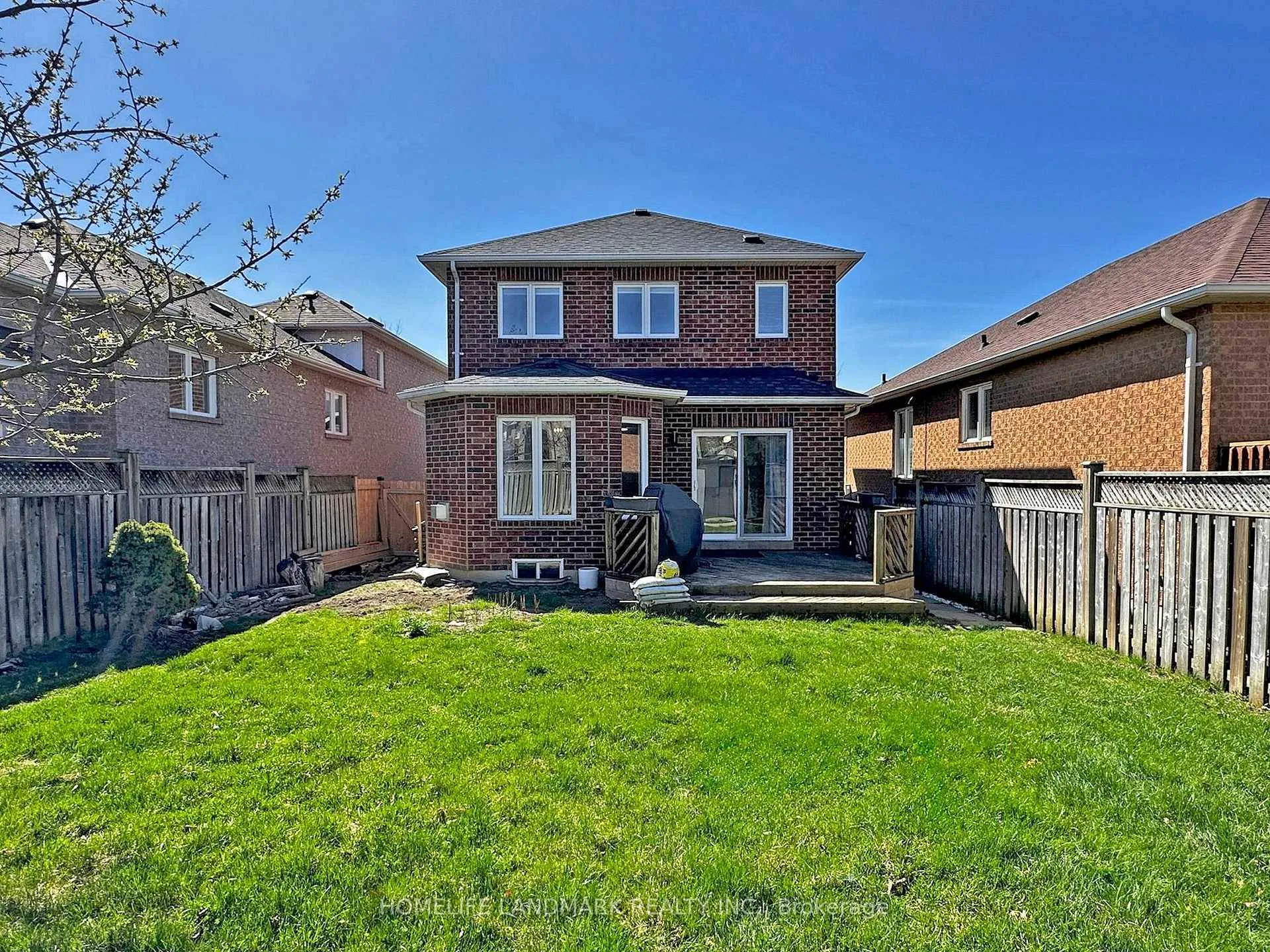 Photo 3 of 10 Lacroix Court, Whitby, Taunton North — HOMEH