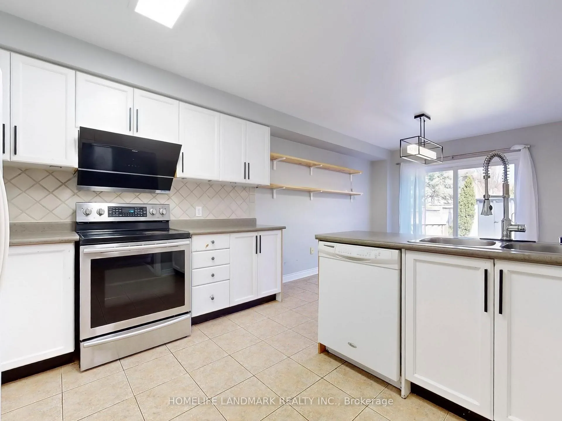 Photo 15 of 10 Lacroix Court, Whitby, Taunton North — HOMEH