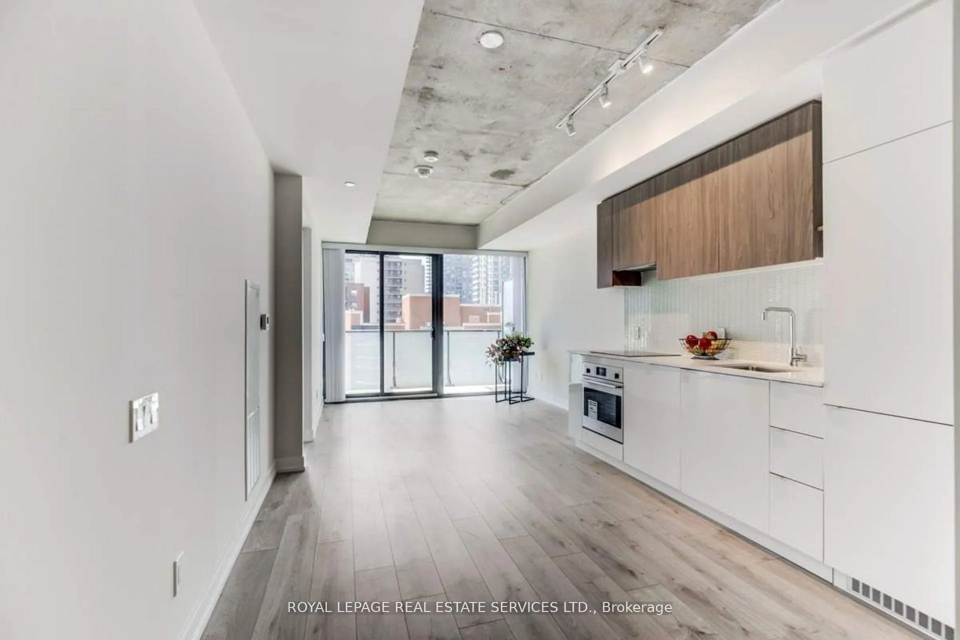 Photo 2 of Unit 1013, 161 Roehampton Avenue, Toronto, Mount Pleasant West — HOMEH