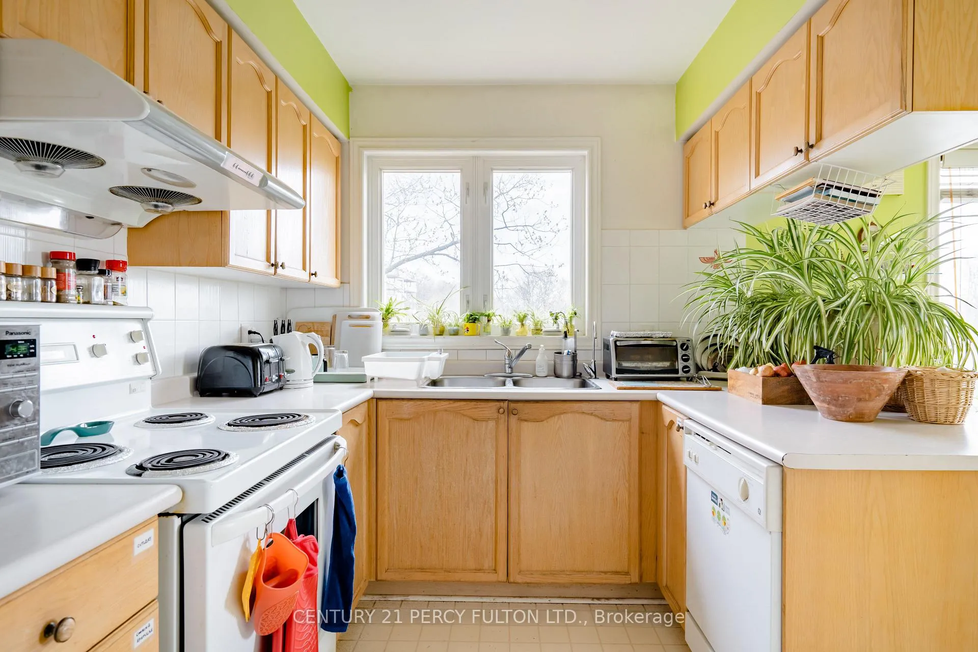 Photo 2 of 6A Leaside Park Drive, Toronto, Thorncliffe Park — HOMEH