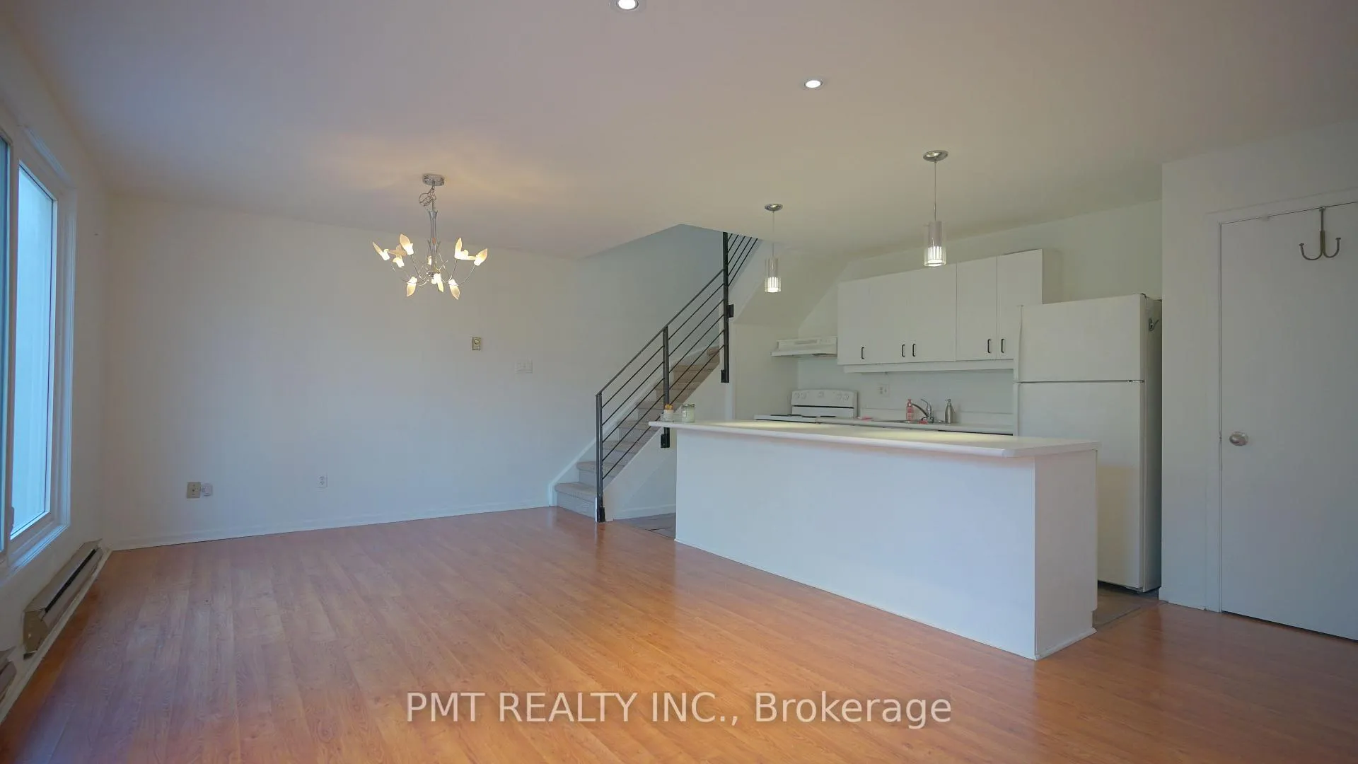 Photo 2 of Unit 4, 2064 Queen Street E, Toronto, The Beaches — HOMEH