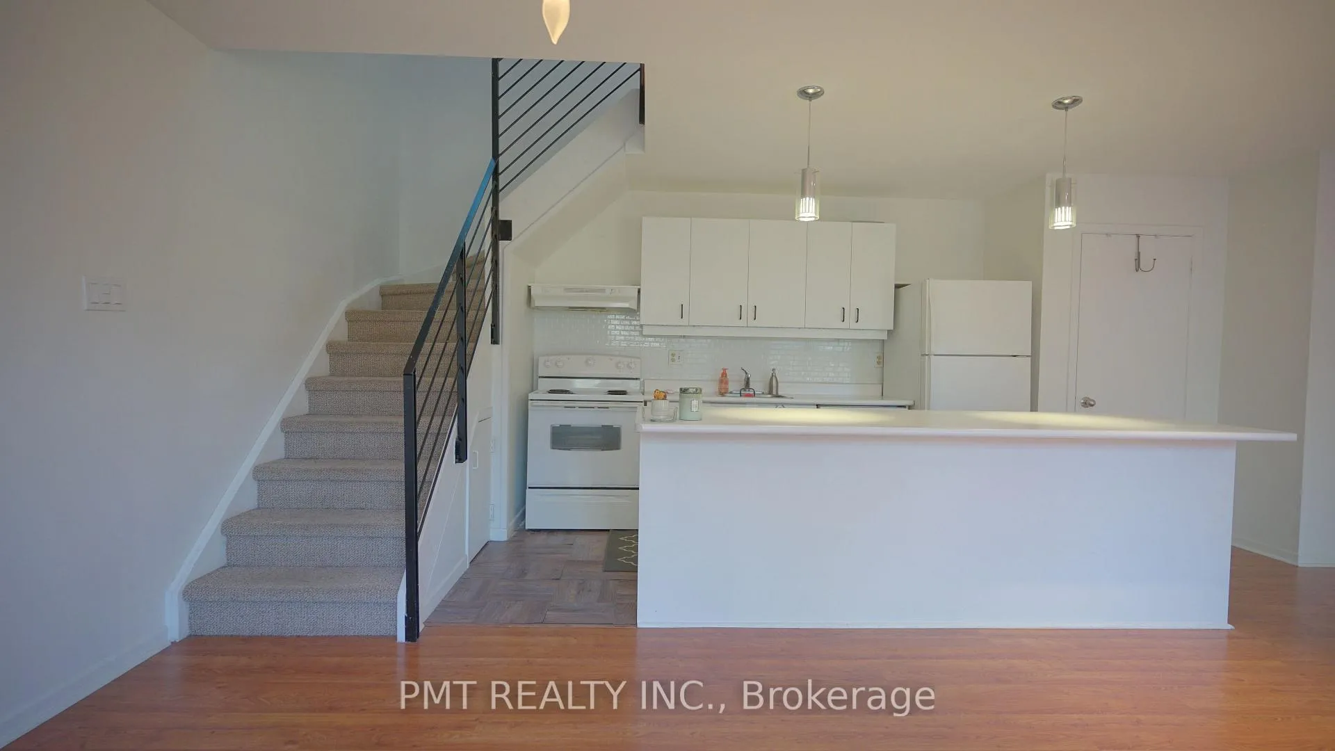 Photo 3 of Unit 4, 2064 Queen Street E, Toronto, The Beaches — HOMEH
