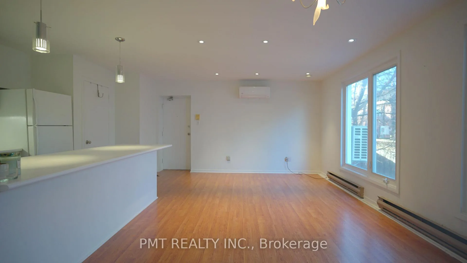 Photo 5 of Unit 4, 2064 Queen Street E, Toronto, The Beaches — HOMEH