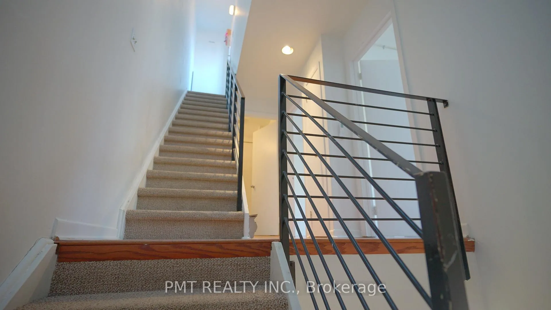 Photo 6 of Unit 4, 2064 Queen Street E, Toronto, The Beaches — HOMEH