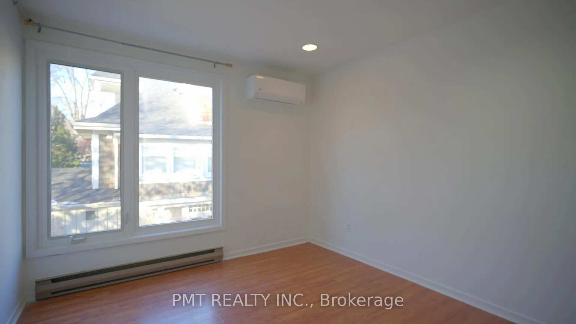 Photo 7 of Unit 4, 2064 Queen Street E, Toronto, The Beaches — HOMEH