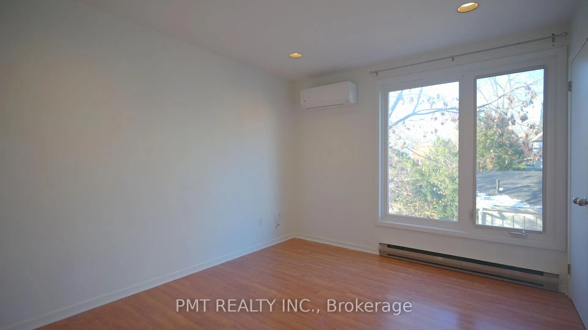 Photo 8 of Unit 4, 2064 Queen Street E, Toronto, The Beaches — HOMEH