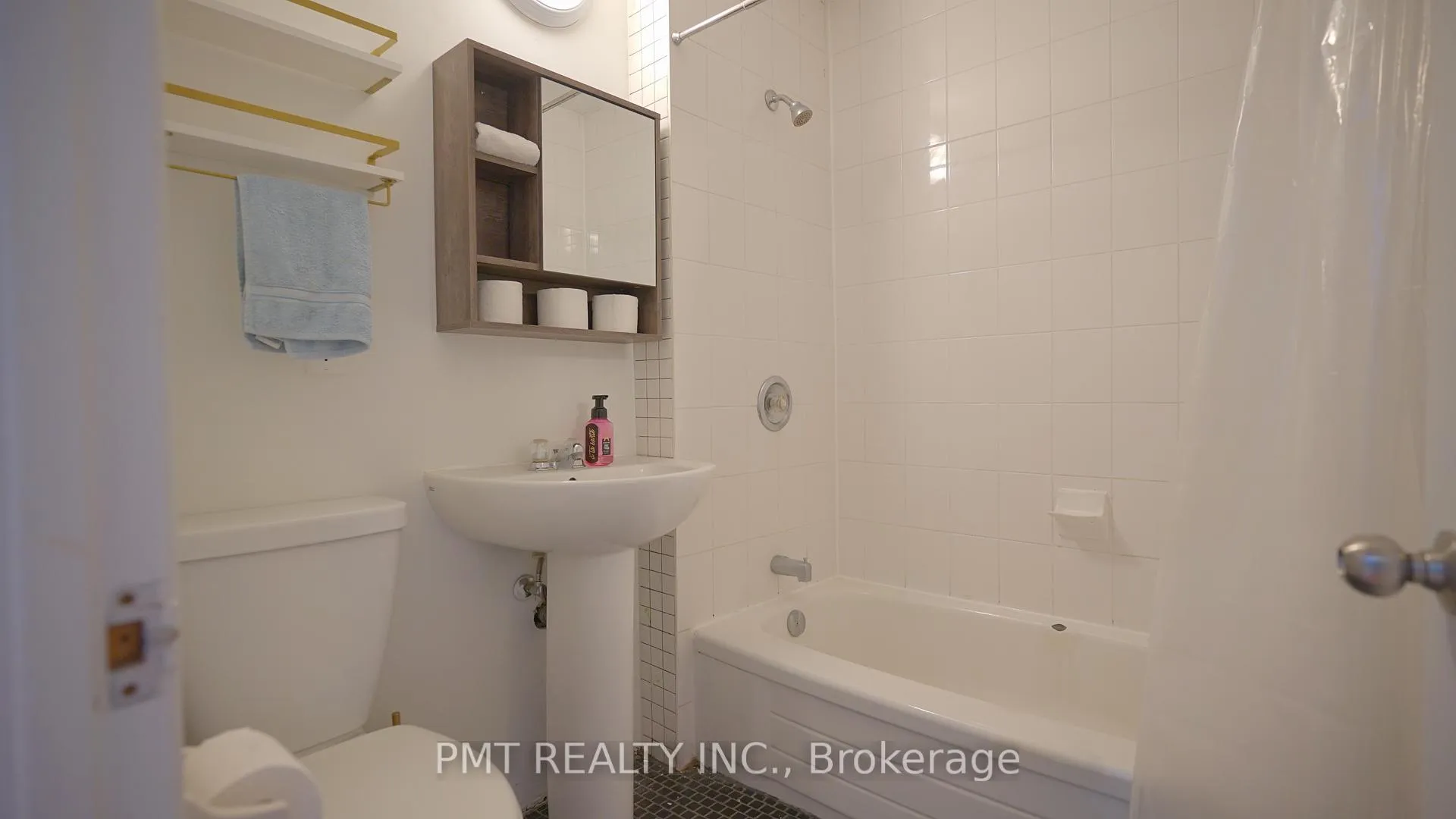 Photo 13 of Unit 4, 2064 Queen Street E, Toronto, The Beaches — HOMEH